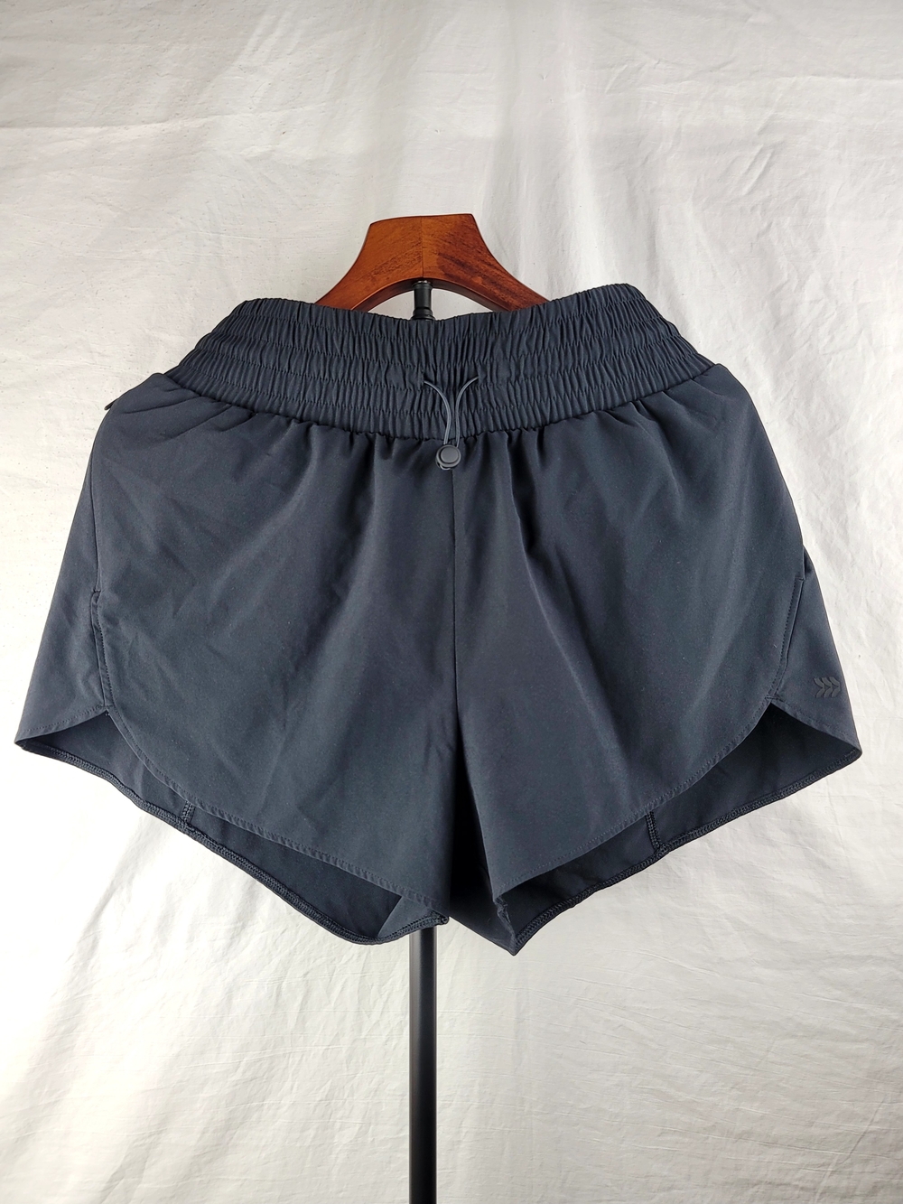 NWOT All in Motion Black Active Woven Shorts M Toggle Waist